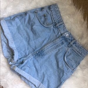 Light wash mom shorts